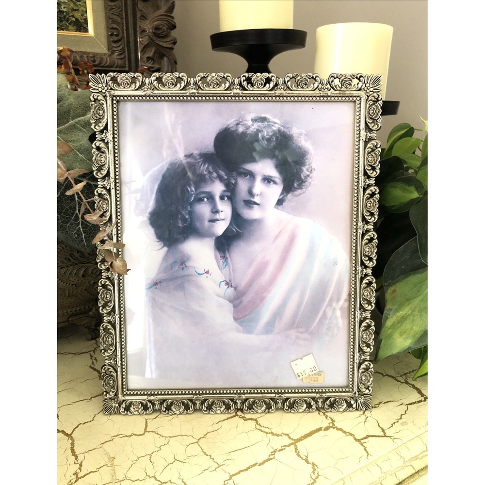 VINTAGE SILVER METAL ORNATE 8x10 PICTURE FRAME Sixtrees London New York New Nice